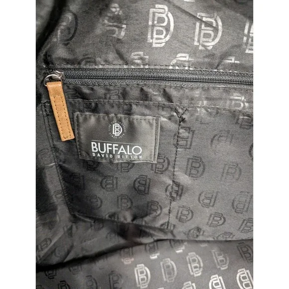 BUFFALO DAVID BITTON DUFFLE BAG, Large, Green With Leather Bottom and handles. - Picture 8 of 13